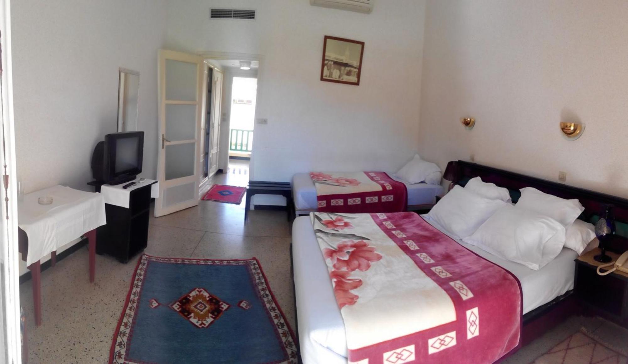 Hotel Les Amandiers ทาเฟราสท์ ภายนอก รูปภาพ